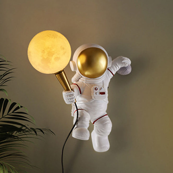 Astronaut wall lamp variant C lit warm-white at night