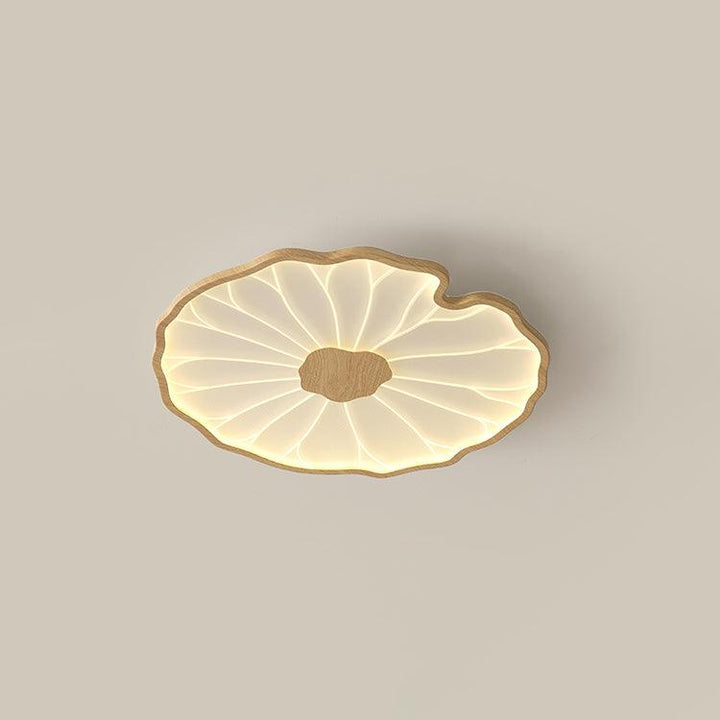 Avinar leaf-shaped ceiling lamp – Ø 30 cm natural wood finish
